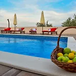 Maslina With Private Pool On Quiet Location - By Ta Leut Agency 닌