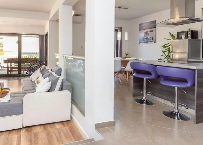 Maslina With Private Pool On Quiet Location - By Ta Leut Agency 别墅