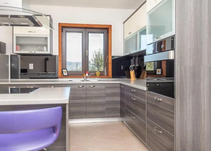 Maslina With Private Pool On Quiet Location - By Ta Leut Agency 宁