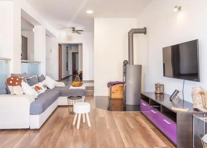 Maslina With Private Pool On Quiet Location - By Ta Leut Agency * 宁