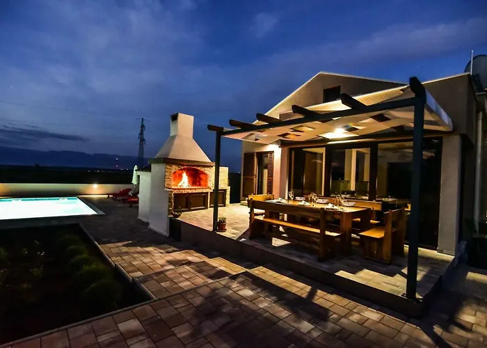 Maslina With Private Pool On Quiet Location - By Ta Leut Agency 宁