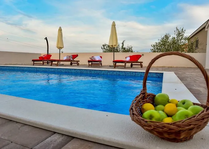 Maslina With Private Pool On Quiet Location - By Ta Leut Agency 宁