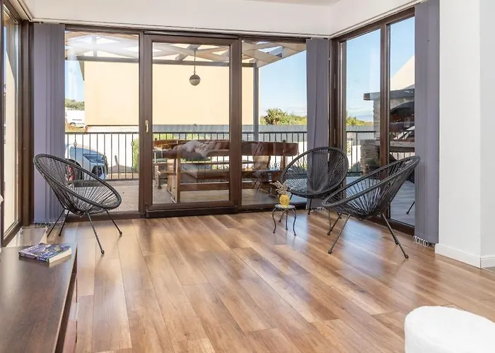 Maslina With Private Pool On Quiet Location - By Ta Leut Agency فيلة نين